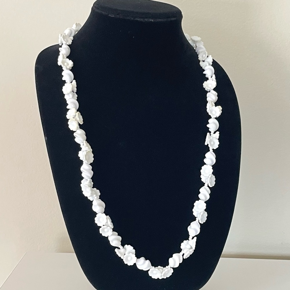 Vintage Miriam Haskell white floral plastic flower necklace 1960s long